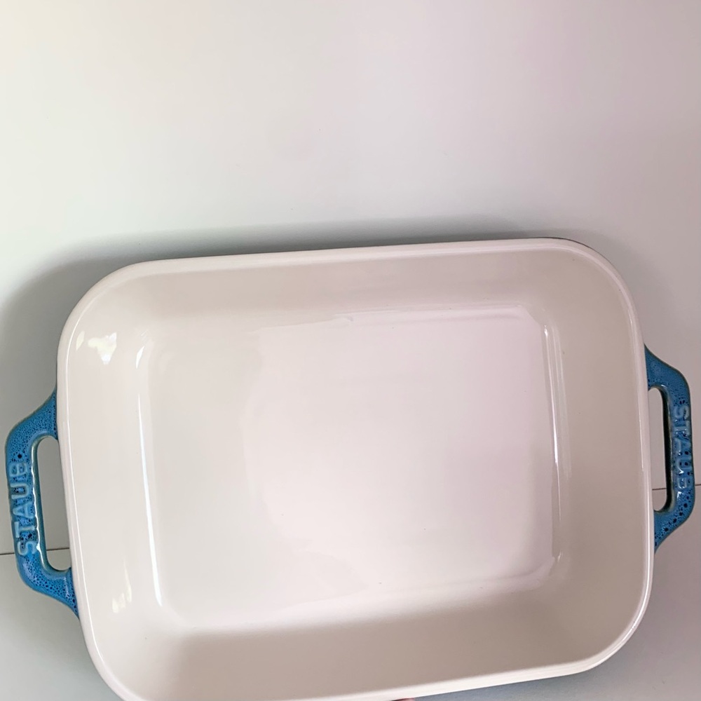 Hold NWOT Staub enameled baking dish - Picture 11 of 11